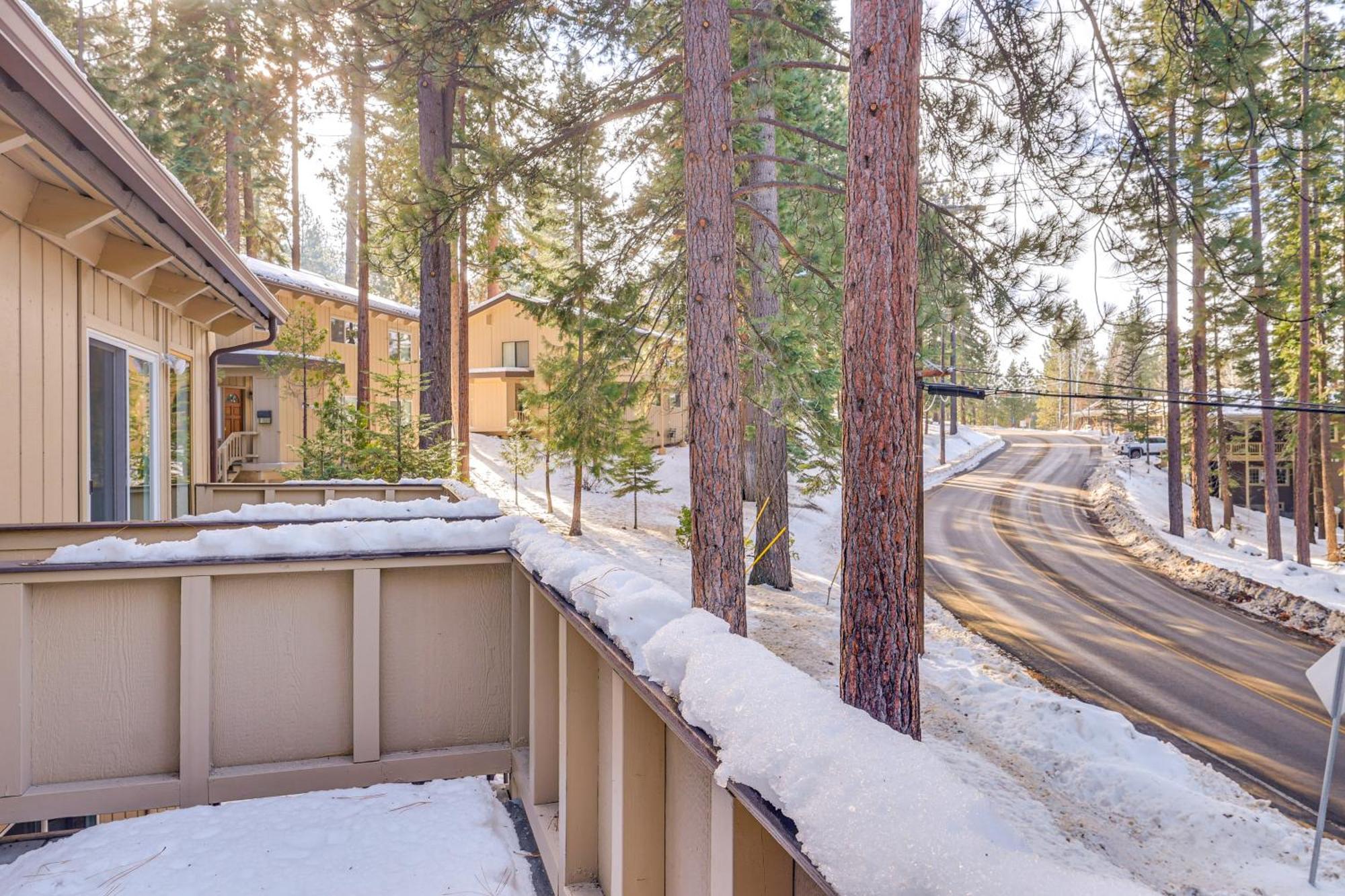 Incline Village Condo With Deck 1 Mi To Lake Tahoe Zewnętrze zdjęcie